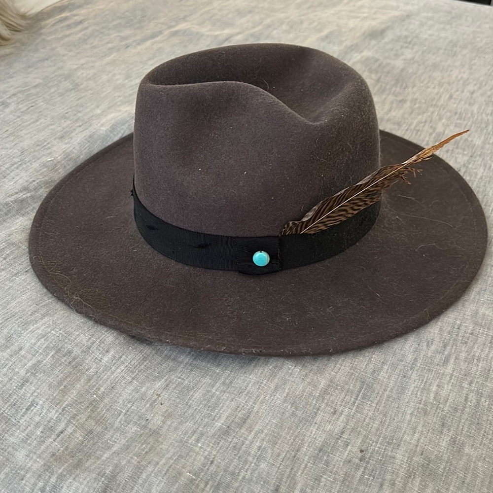 Lovelybird felt hat size medium